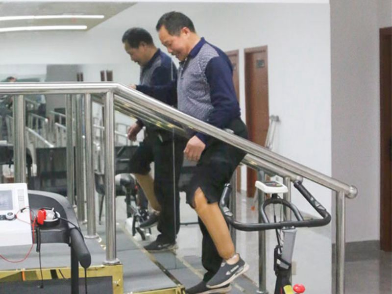 小腿假肢上樓梯 小腿假肢上樓梯